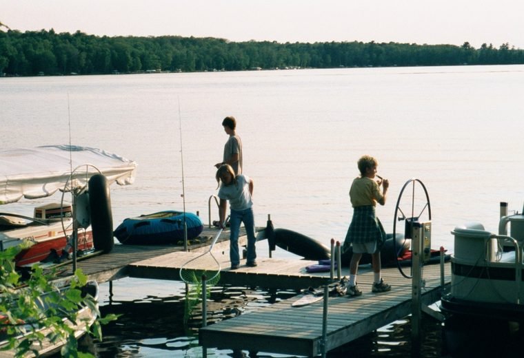 Calm lake shoreline used for family lake-day planning.